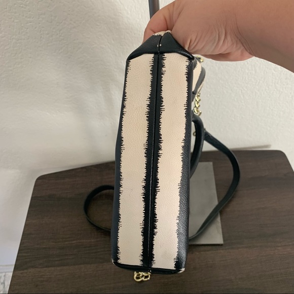 Betsey Johnson crossbody pinch satchel black & white stripe - Picture 9 of 10